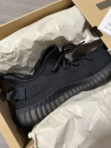 미사용 새상품 YEEZY BOOST 350 V2 ONYX 10