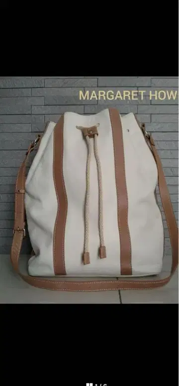 마가렛 호웰 가죽 숄더 백 복조리형 아이보리