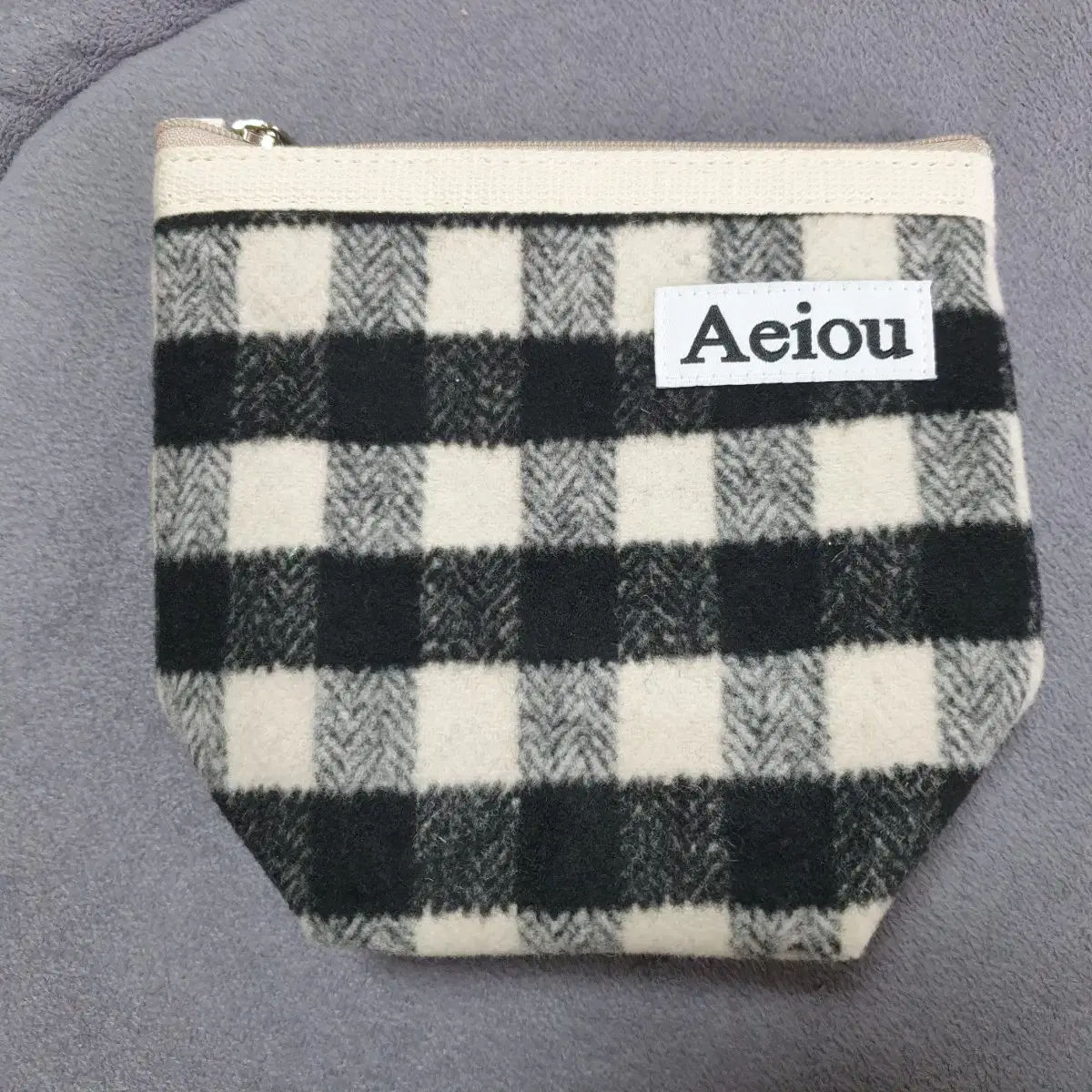 aeiou 파우치