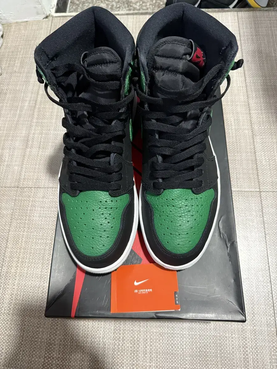 나이키 조던1 레트로 하이 OG Pine Green Black 285