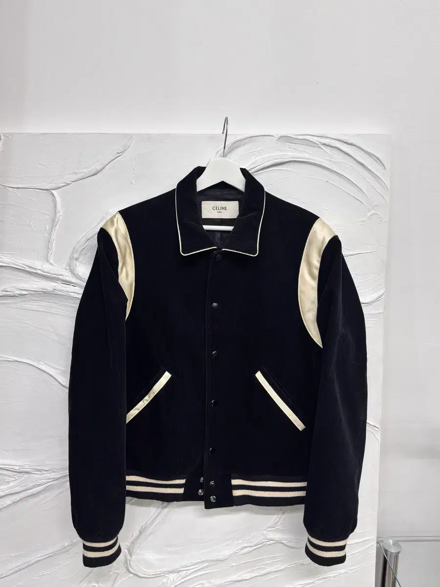 셀린느 바시티 자켓 50 SIZE