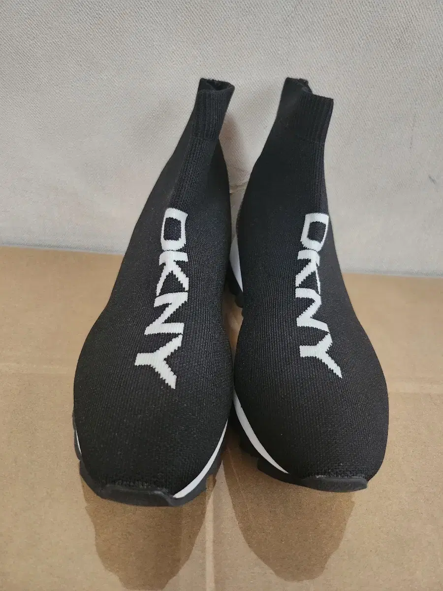 슬립온 슈즈 DKNY Abbi Sneakers