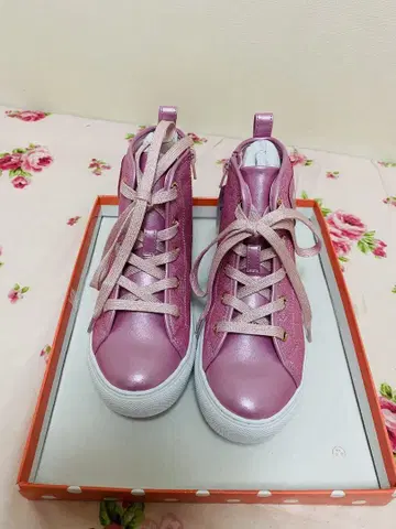 엔젤릭 프리티 스니커즈