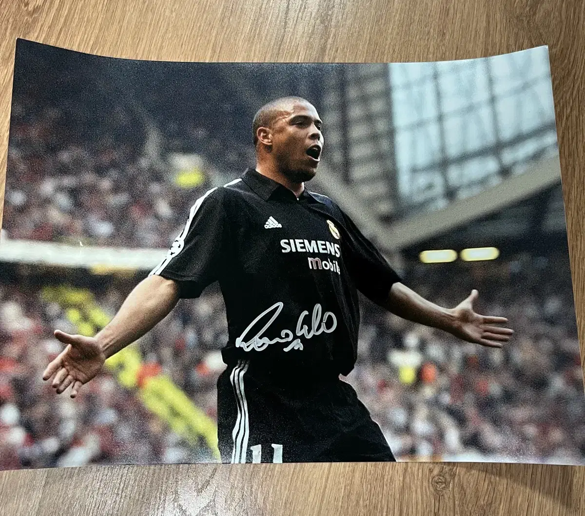 Real Ronaldo Signed Photo [ICONS Authenticated]