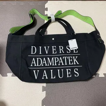 ADAMPATEK 뉴스 페이퍼백