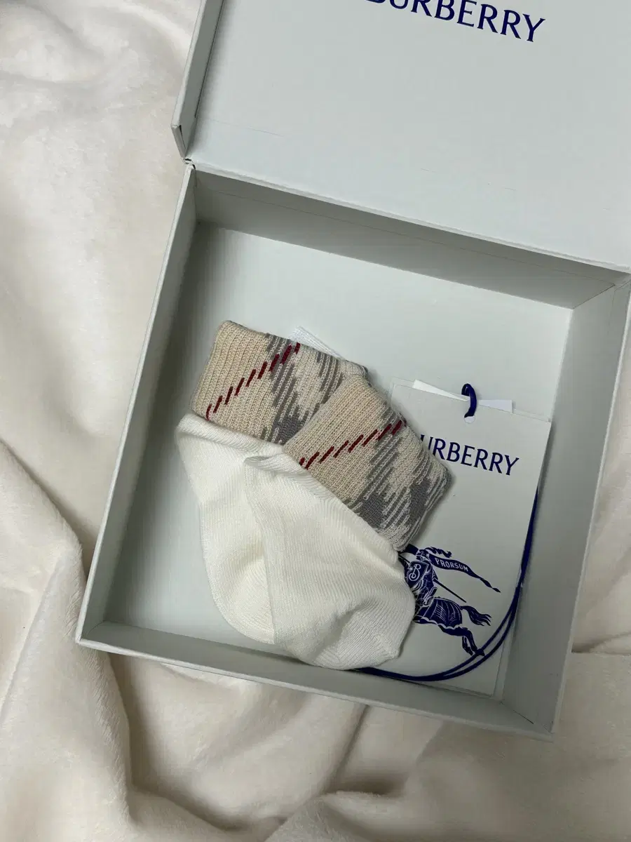 (새상품)(미착용)버버리 신생아양말 선물 버버리양말 아기 burberry