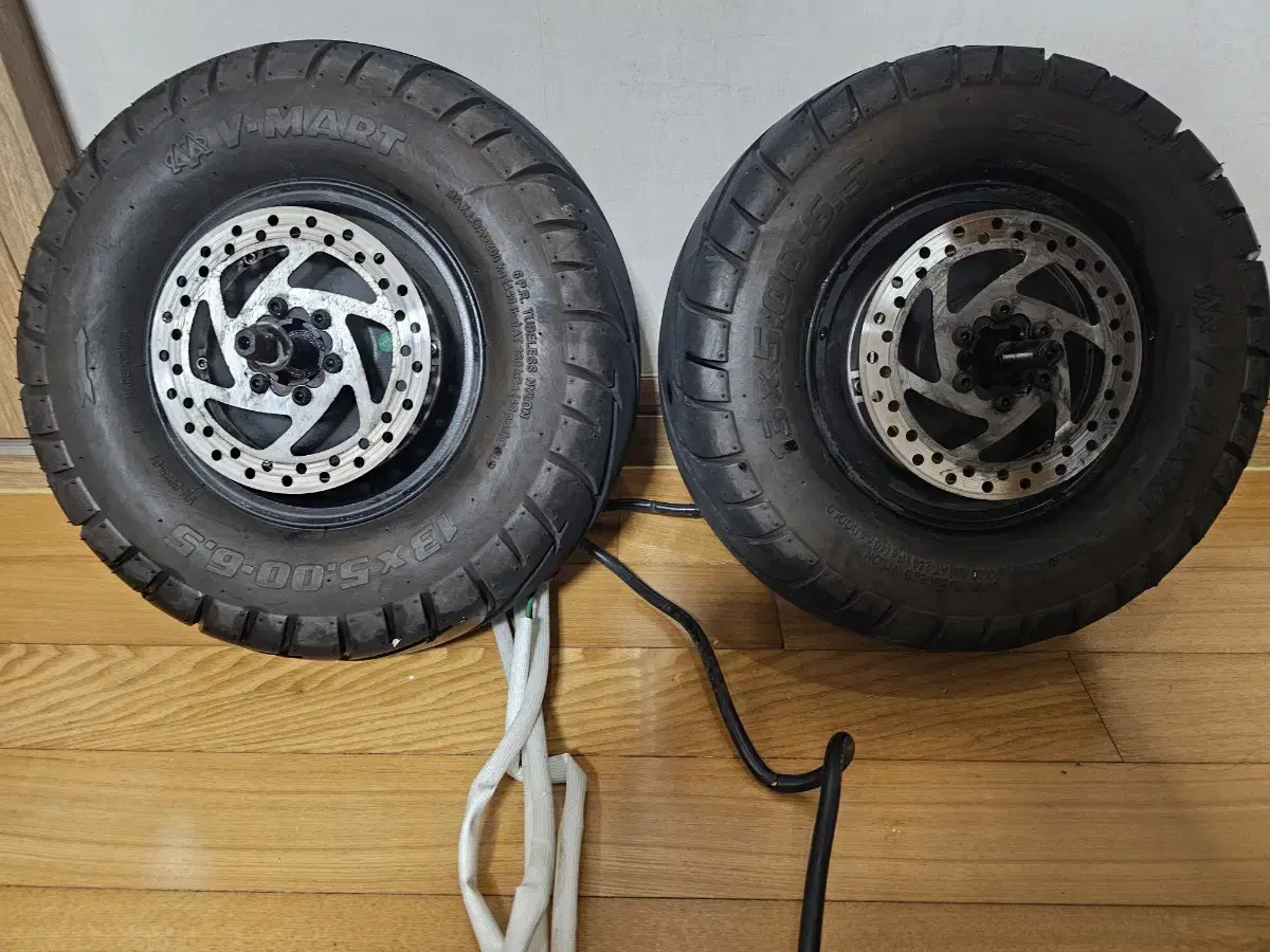 슈퍼살롱 모터 싸게 판매합니다 13인치 4000w