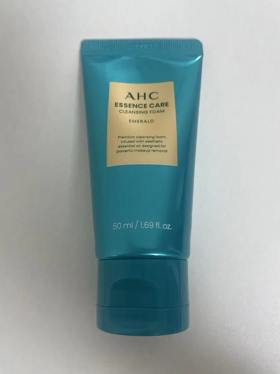 [새상품] AHC 에센스 케어 클렌징폼 에메랄드 50ml