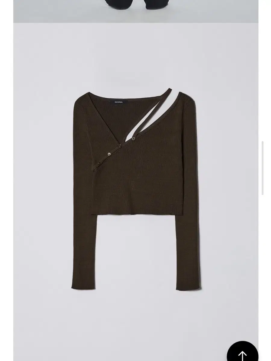 다이애그널 니트 브라운 strap button knit top
