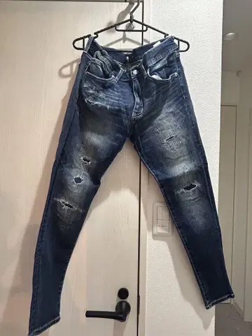 아줄 데미지 가공 스키니 데님