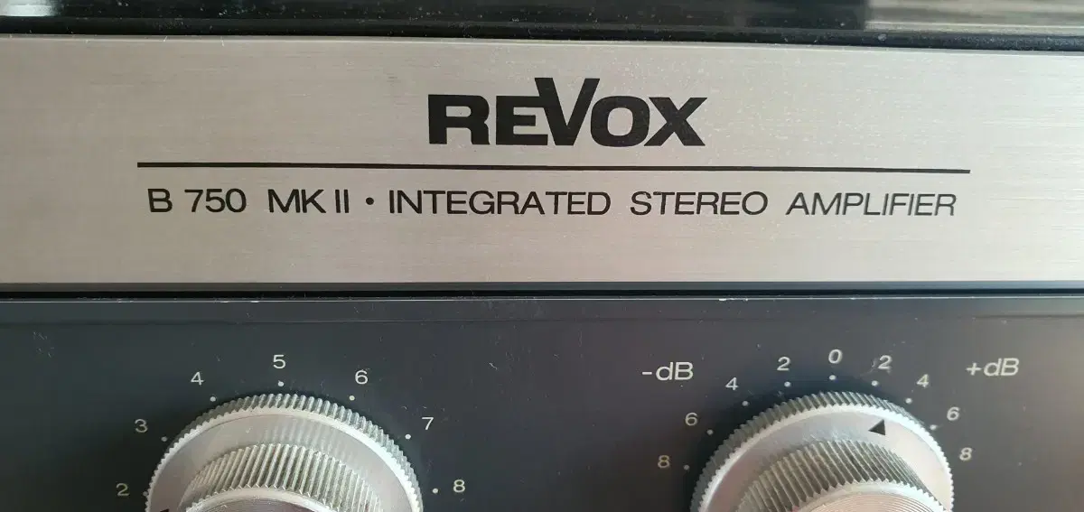 REVOX 인티앰프