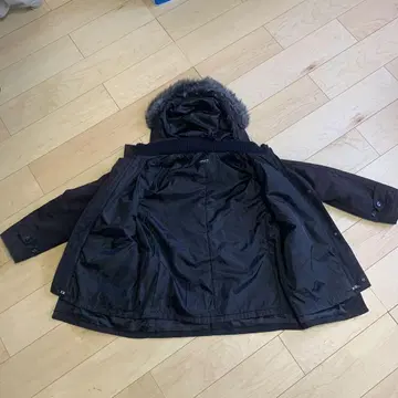 컴시즘 퍼 후드 부착 블랙 아우터 자켓
