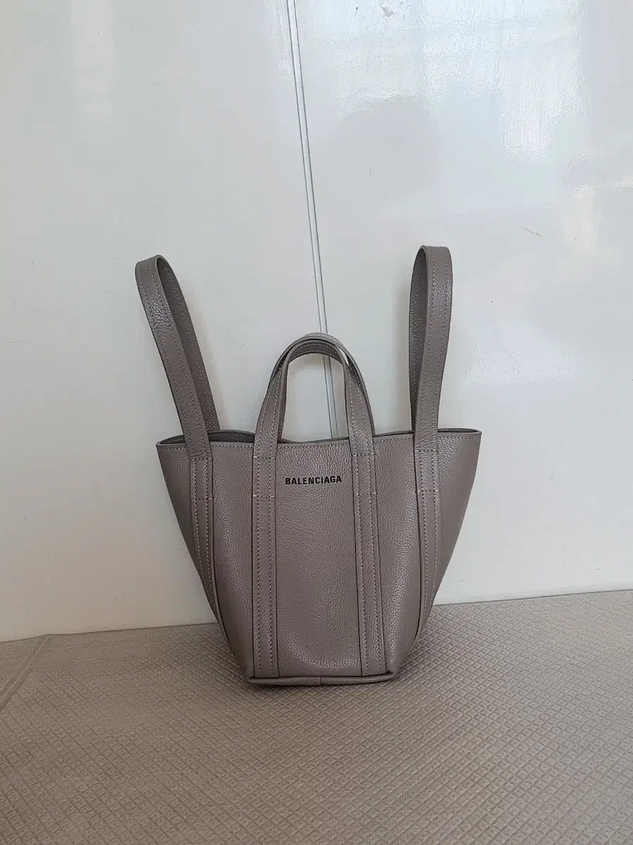 Balenciaga Everyday North South Tote Shoulder Bag