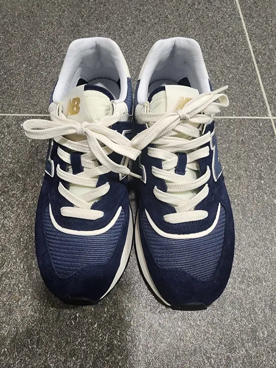 뉴발란스574 레거시 네이비 250 팝니다.