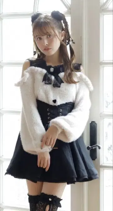 리즈리사 LIZLISA 레이어드 스타일 어깨가 드러나는 니트