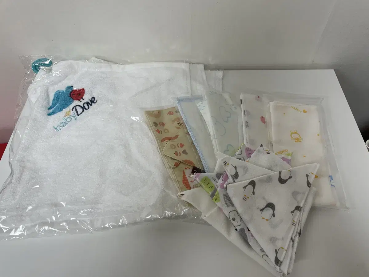Unused] 12 baby handkerchiefs and looped towels (Moymall Qbynmam)