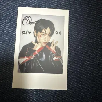 BOYNEXTDOOR WAVES 리우 중화 사인풍 폴라로이드