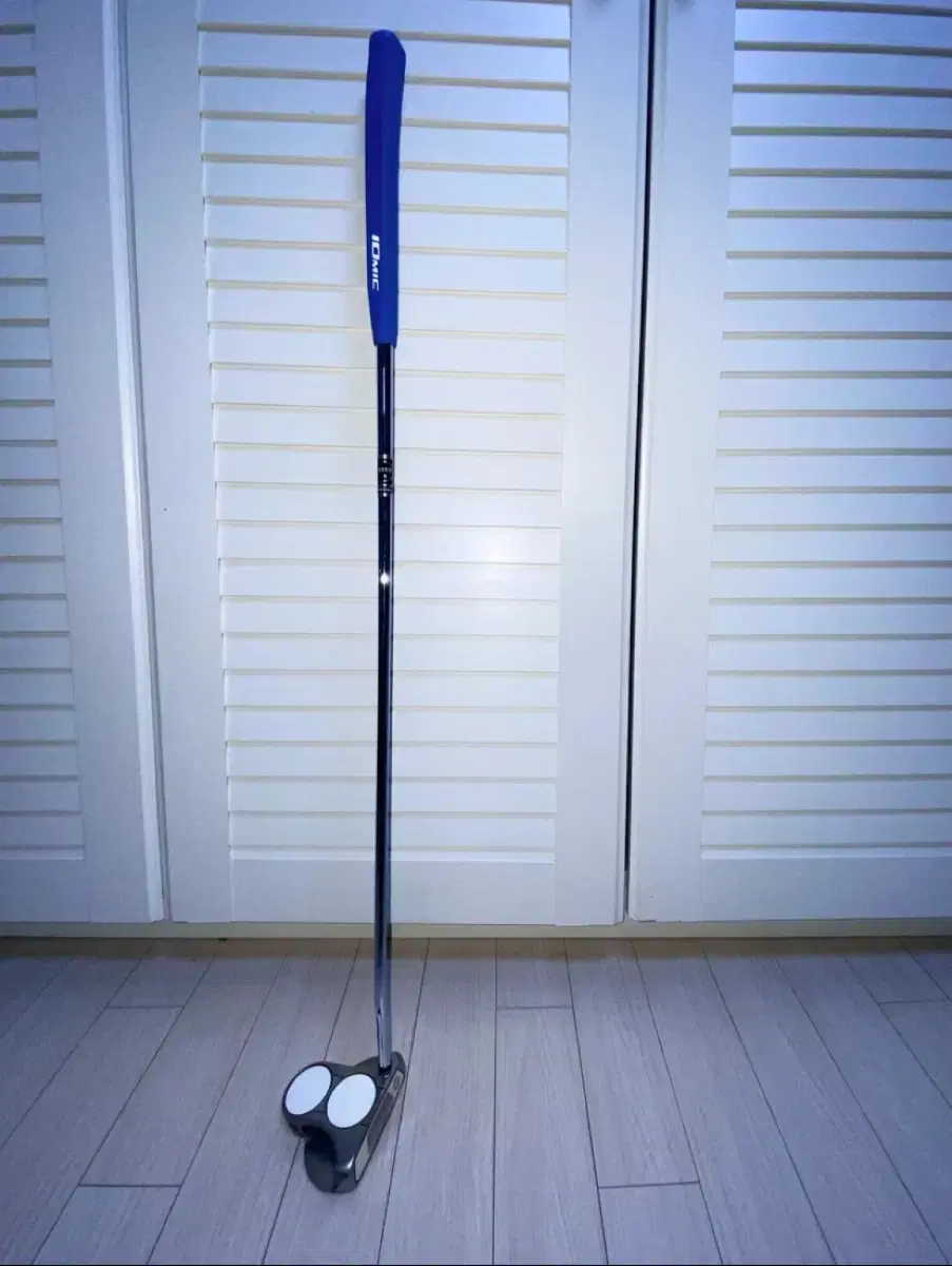 Odyssey white steel 2-ball putter + IOMIC grip