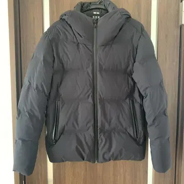 유니클로 심리스 다운 파카 자켓 M사이즈 네이비