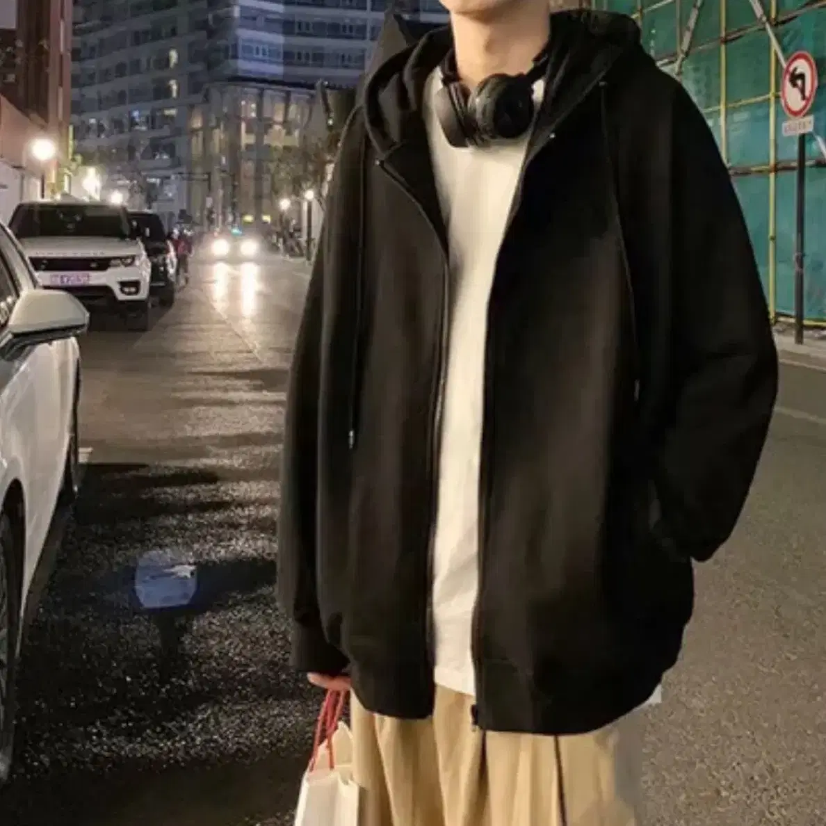 Coyseio Round Hoodie Shirt Ivory on Bunjang Global Site.