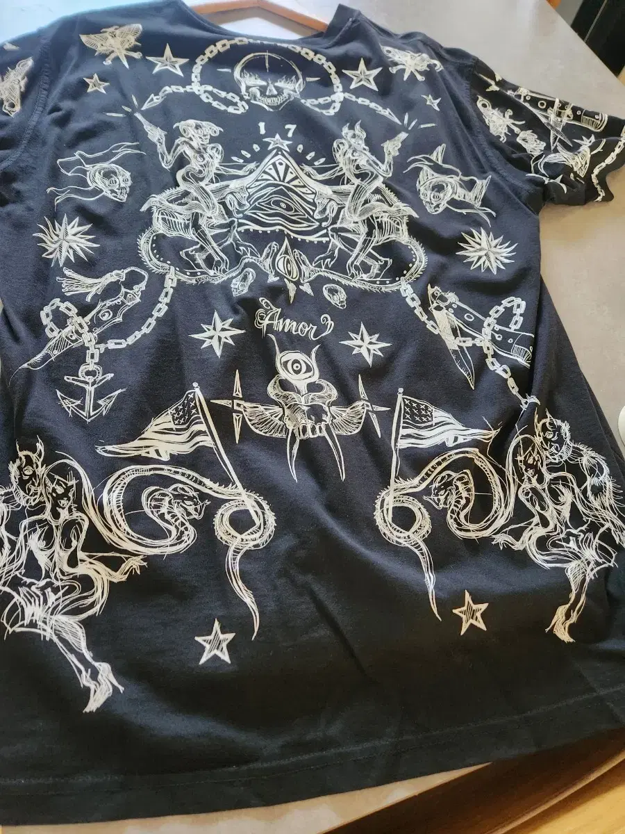 지방시 타투프린팅 반팔 S ( 105~ 110size) 마지막가격다운