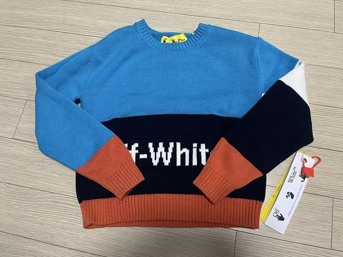오프화이트 키즈 니트 OBHE001S23 KNI003 4503 8세