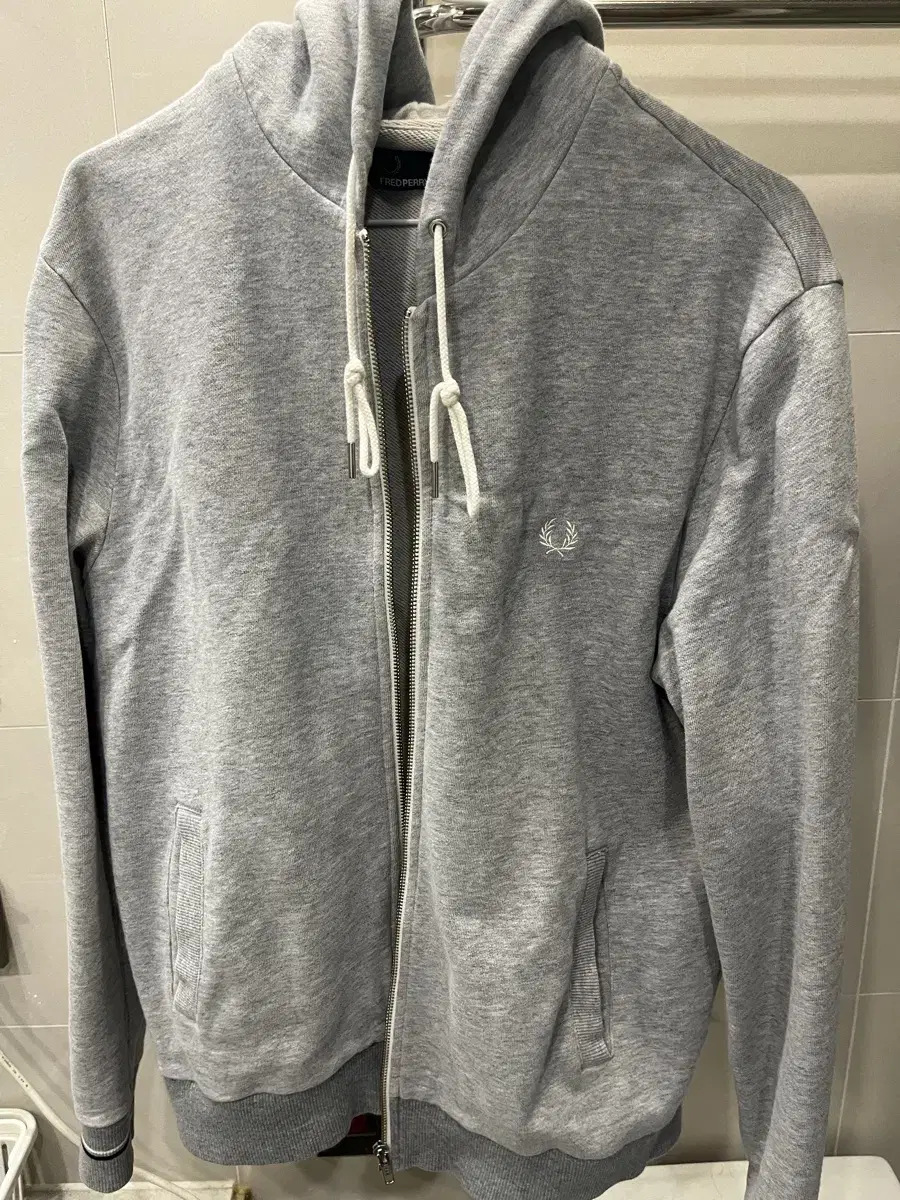 Fred Perry Hooded Zip-Up 100