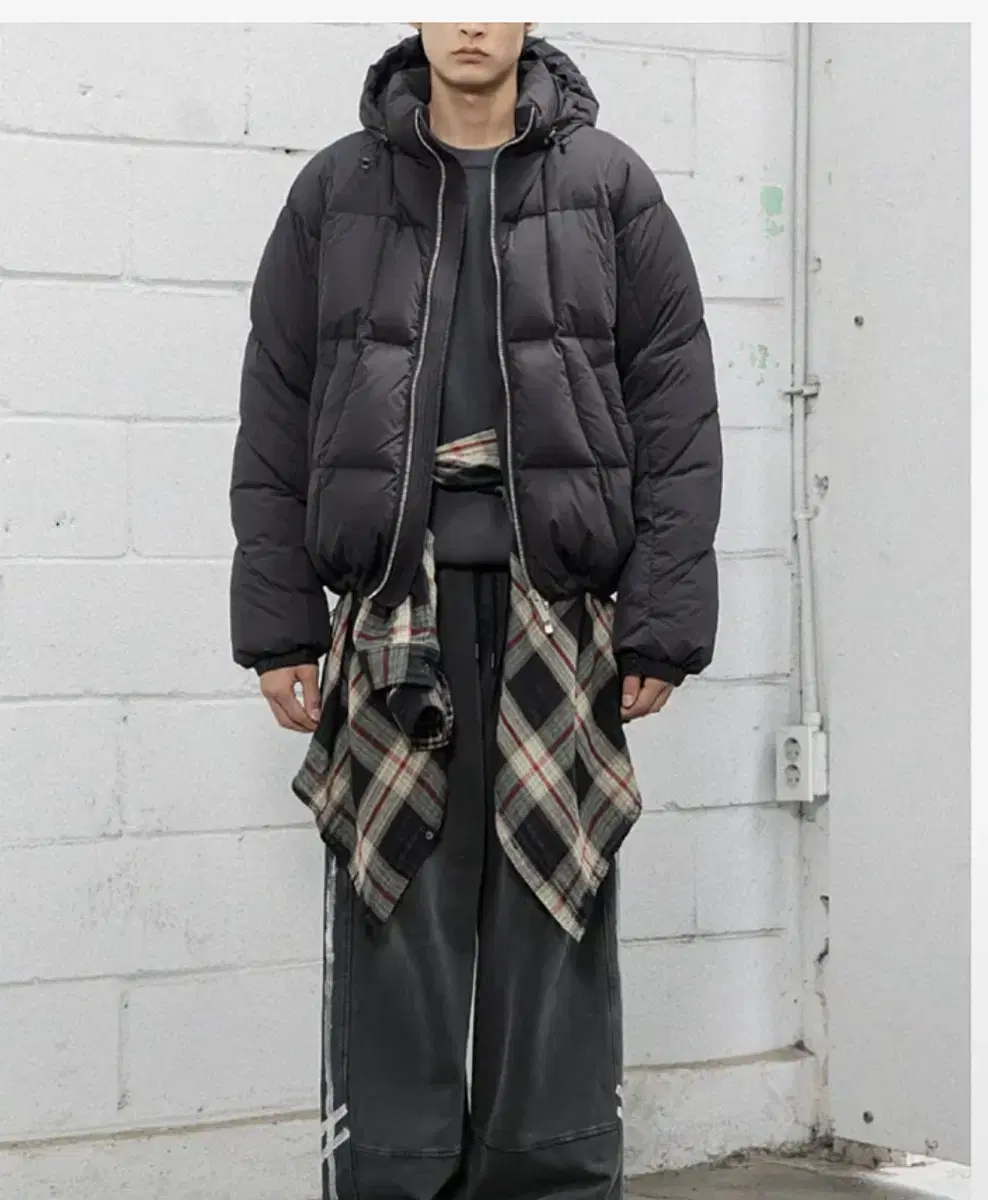비긴202 헤비 다운 숏패딩 1사이즈 블랙 팝니다