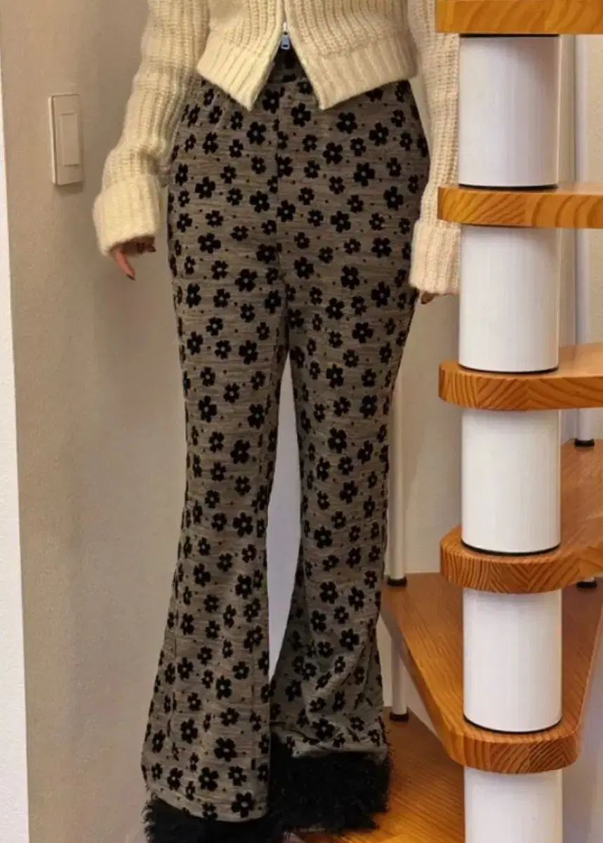 모카무스 플라워 부츠컷 팬츠 XL