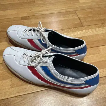 카스텔파잭. 스니커즈