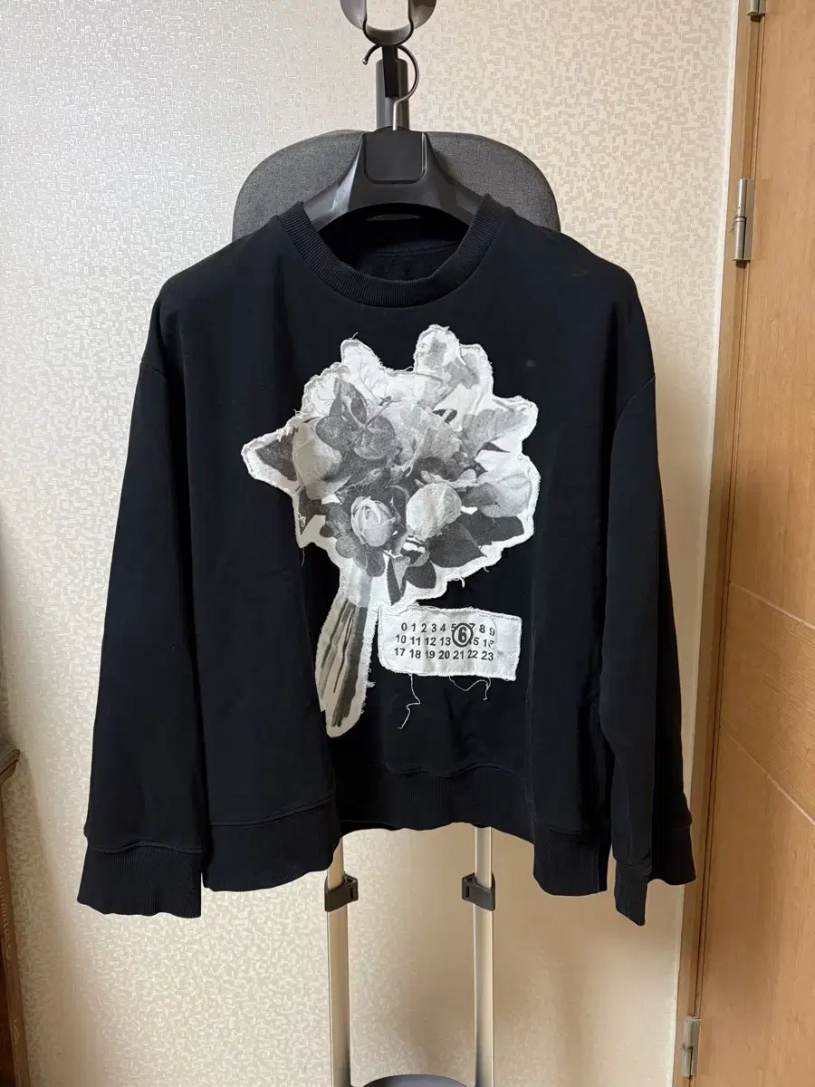 [S] MM6 꽃다발 맨투맨