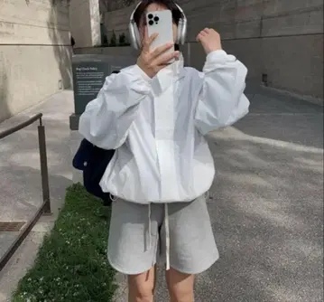 Nugu YUINI 나일론 마운틴 후드티 화이트