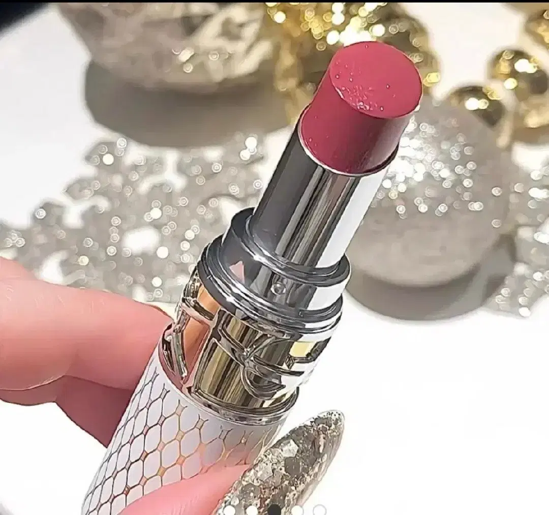 (Limited Edition Rare Item) Yves Saint Laurent Holiday Edition Nude La Vallee Love Shine Lip Gloss