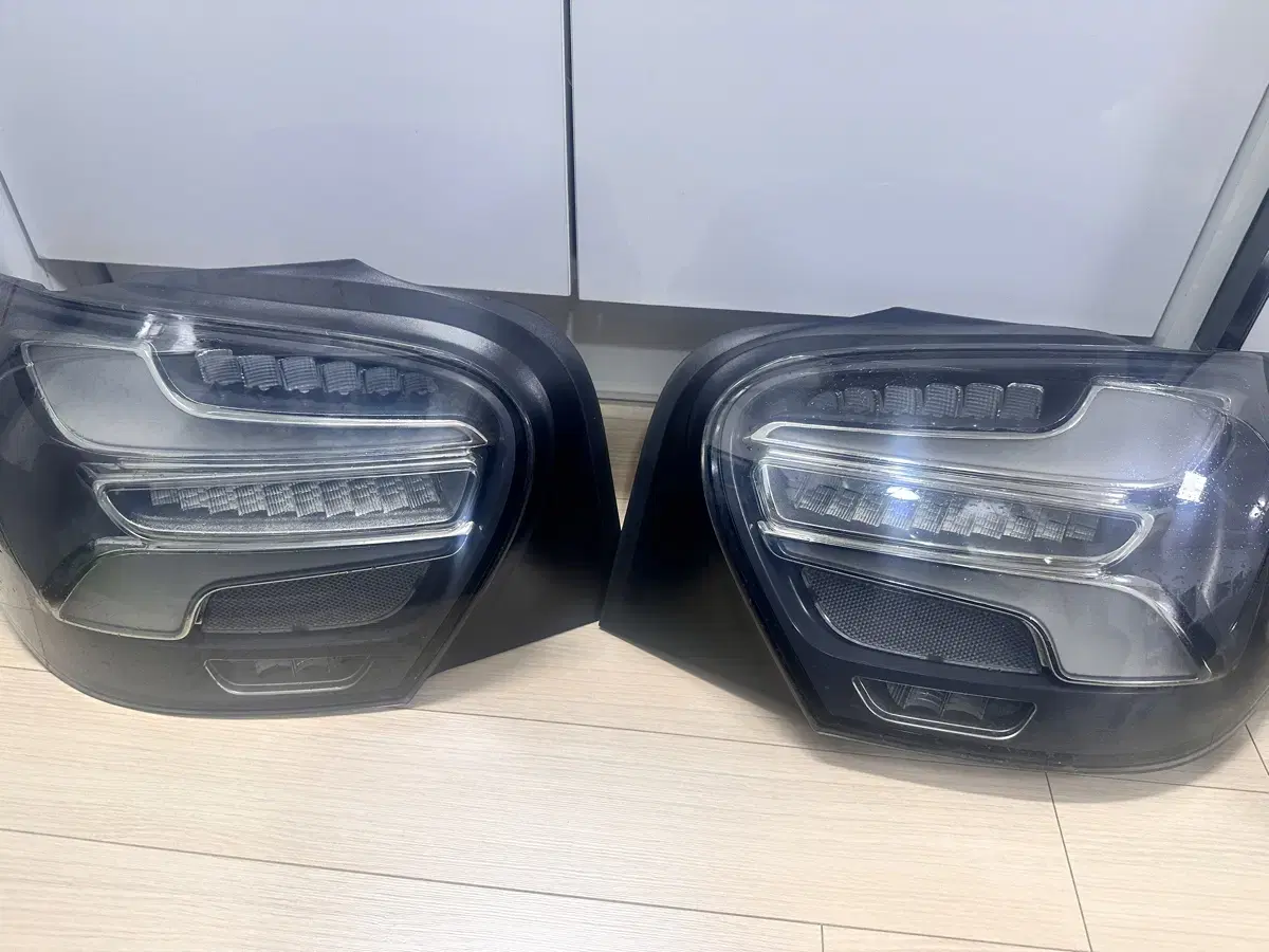 W176 A45 AMG 후기형 클리어타입 테일램프 판매합니다