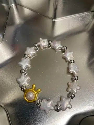 별 모양의 담수 진주 팔찌