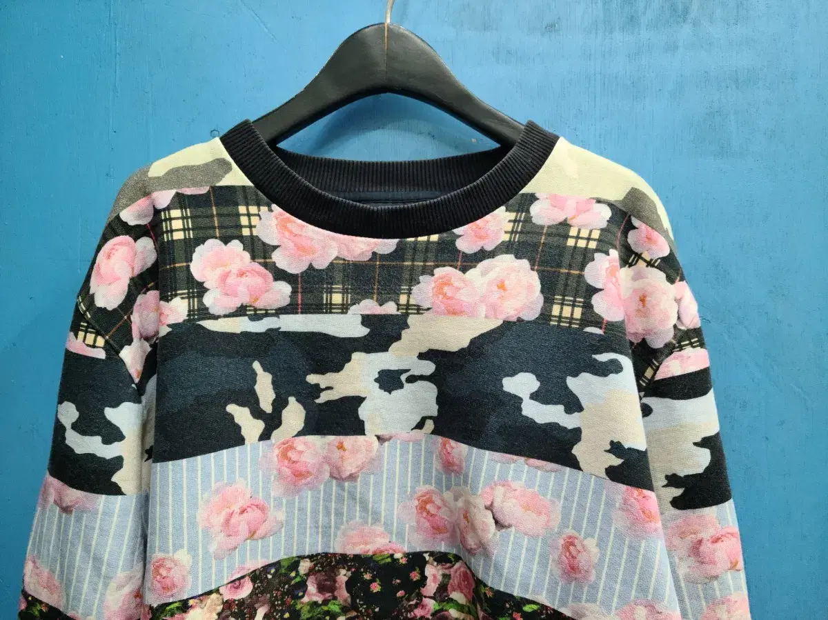 Rare Givenchy Flower Sweatshirt