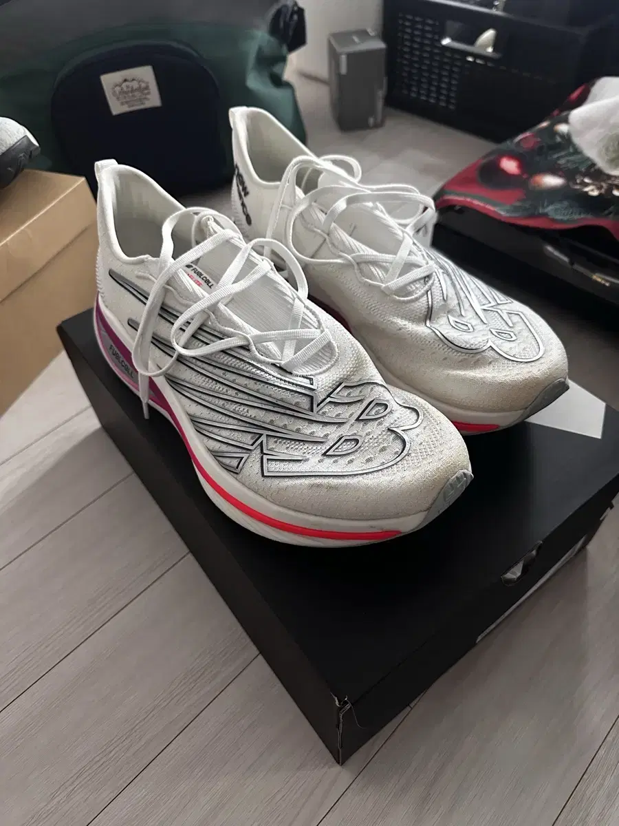 뉴발란스 SC엘리트 V3 290사이즈 판매합니다
