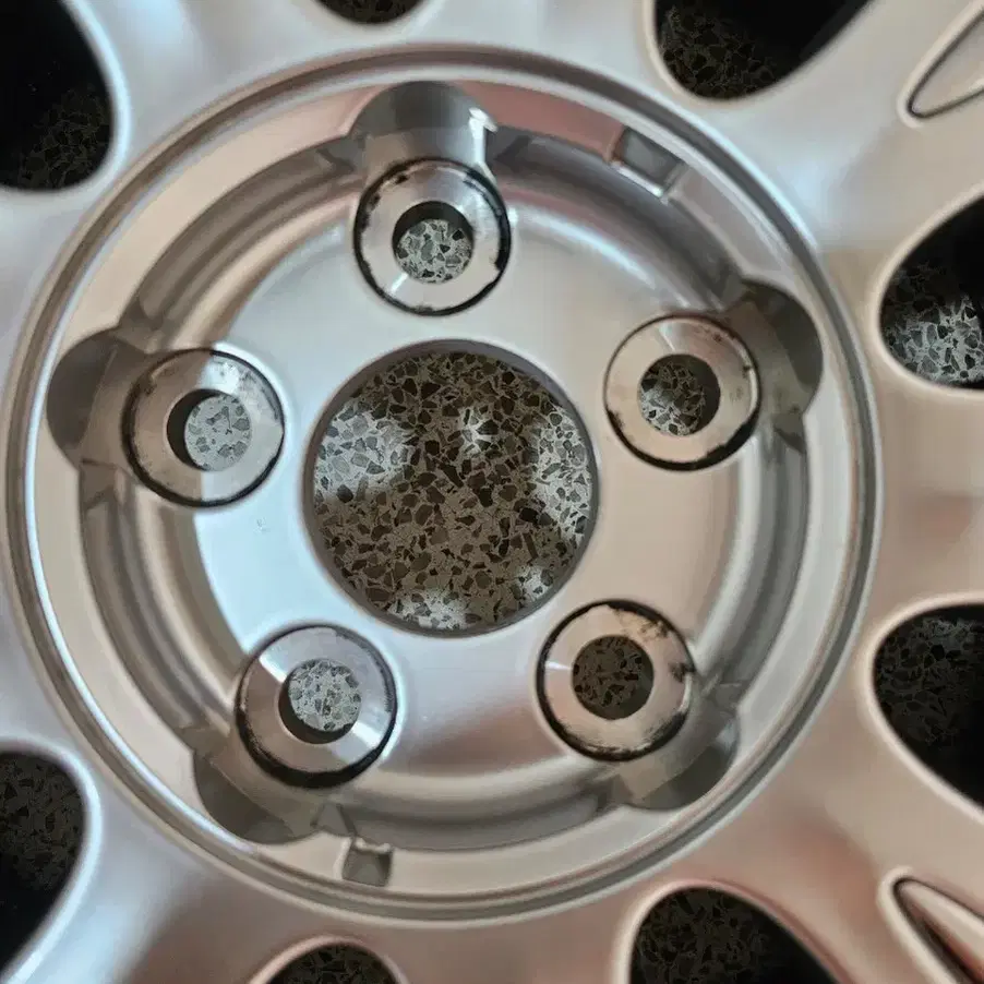 뉴에쿠스 vi/순정17인치/중고 휠, 타이어/1개/개인/팝니다.