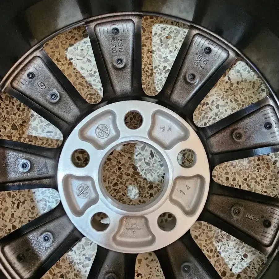 뉴에쿠스 vi/순정17인치/중고 휠, 타이어/1개/개인/팝니다.