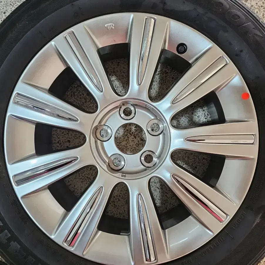 뉴에쿠스 vi/순정17인치/중고 휠, 타이어/1개/개인/팝니다.