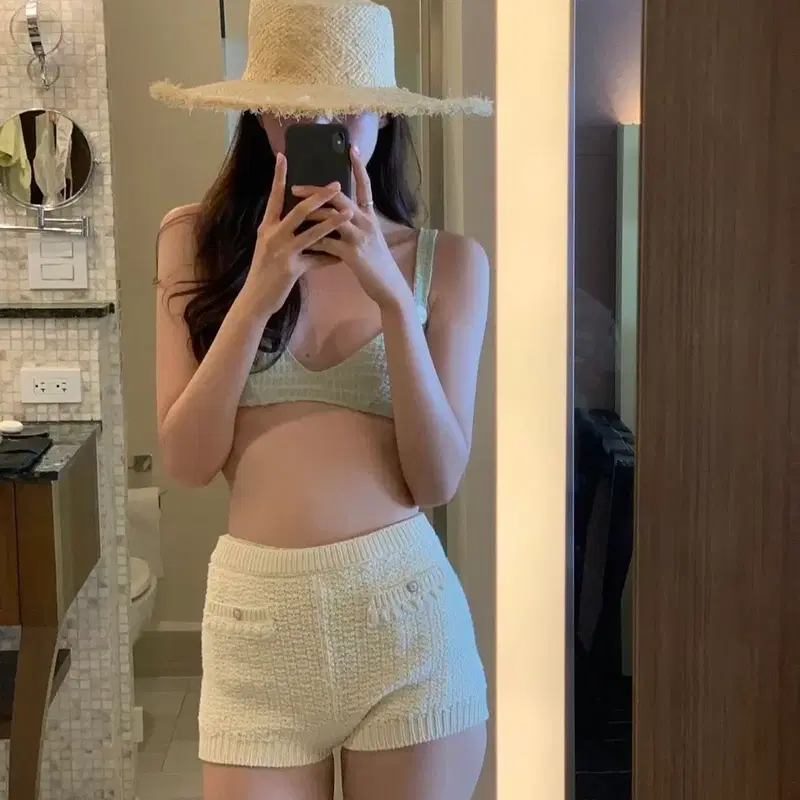 타낫 르플레인 착용 ) 리사마리페르난데즈 비키니 모노키니