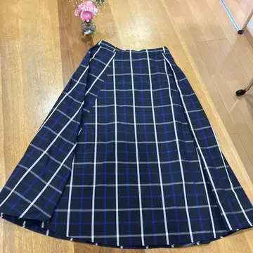 소크로스 플레어 스커트