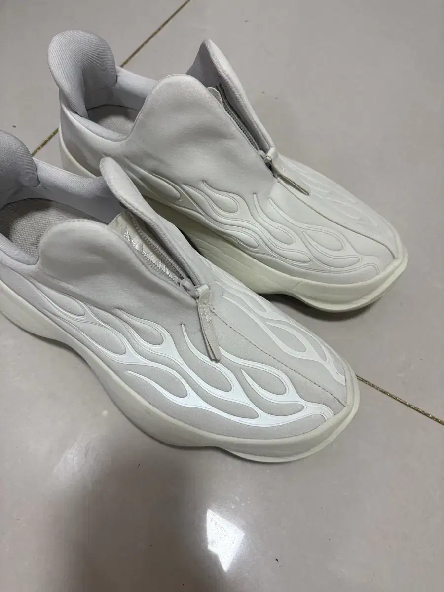 ASICS Taka sneakers