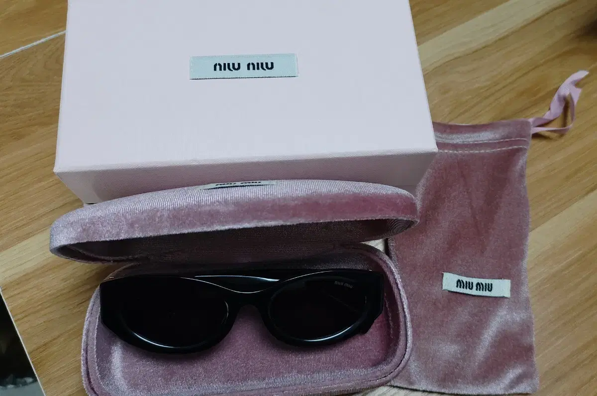 미우미우 miumiu 리가드 안경 팔아요
