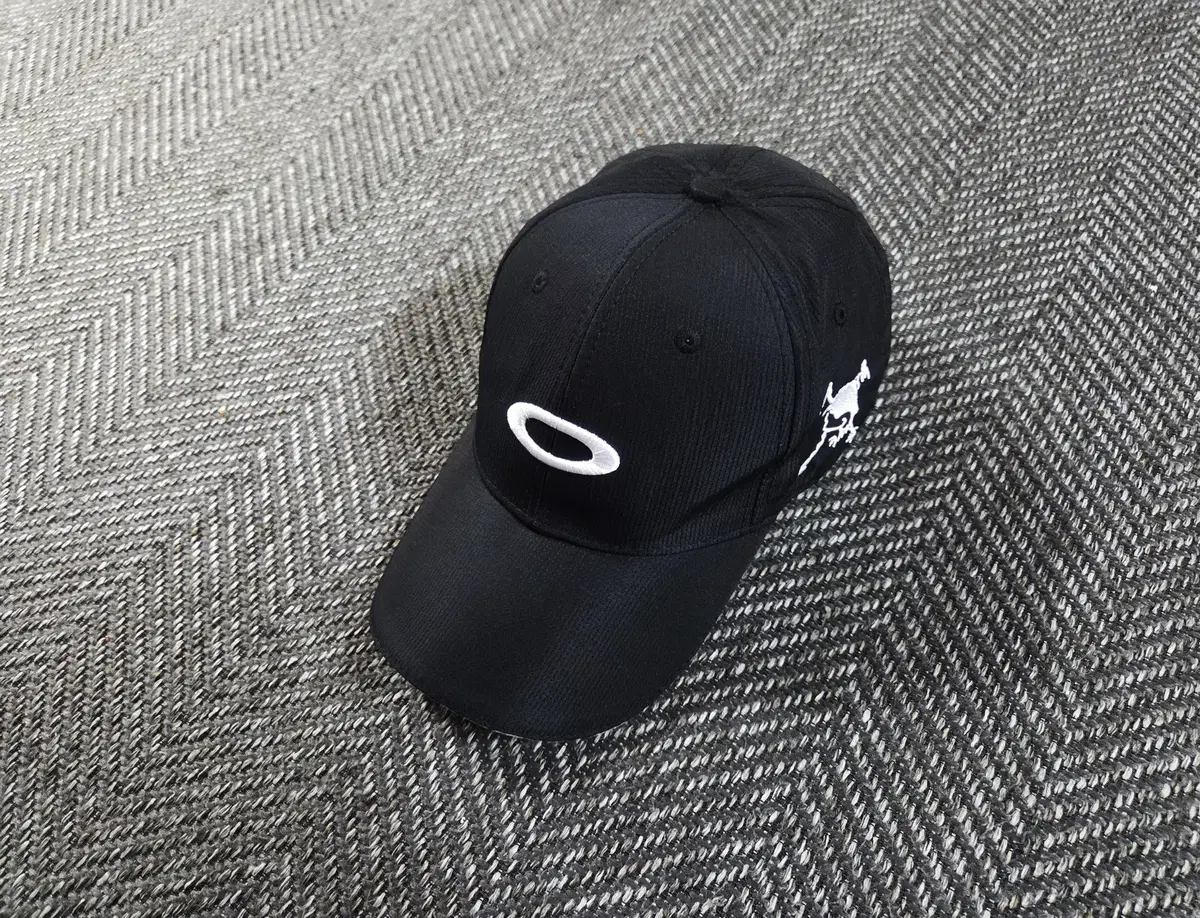 오클리 로고 블랙 스컬 볼캡