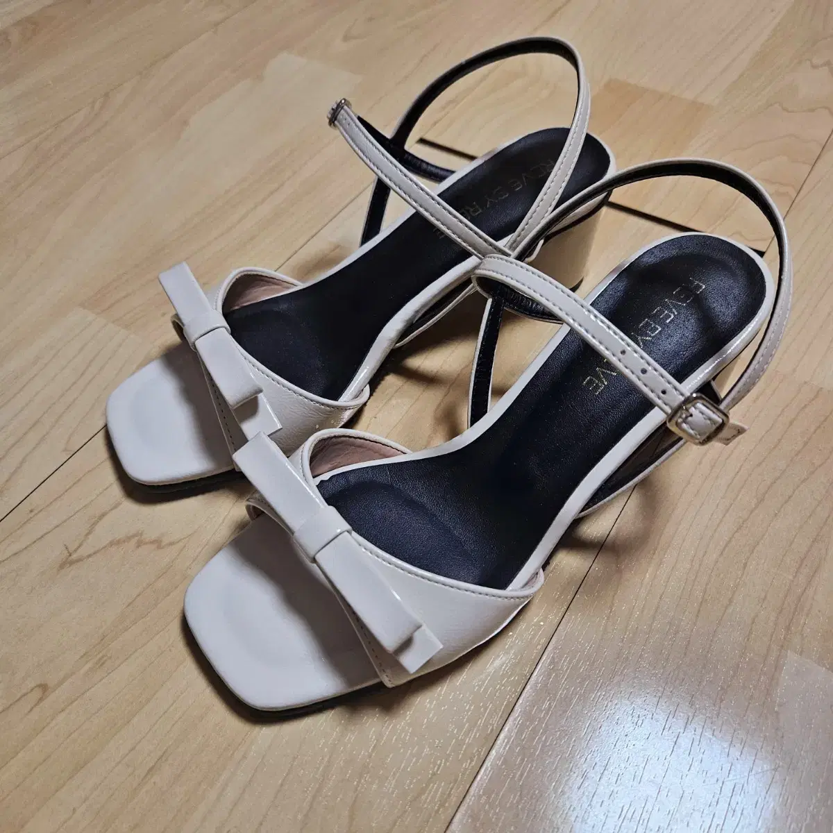 [235] 수제화 레브바이레브 리본 앙트르샤 샌들 아이보리