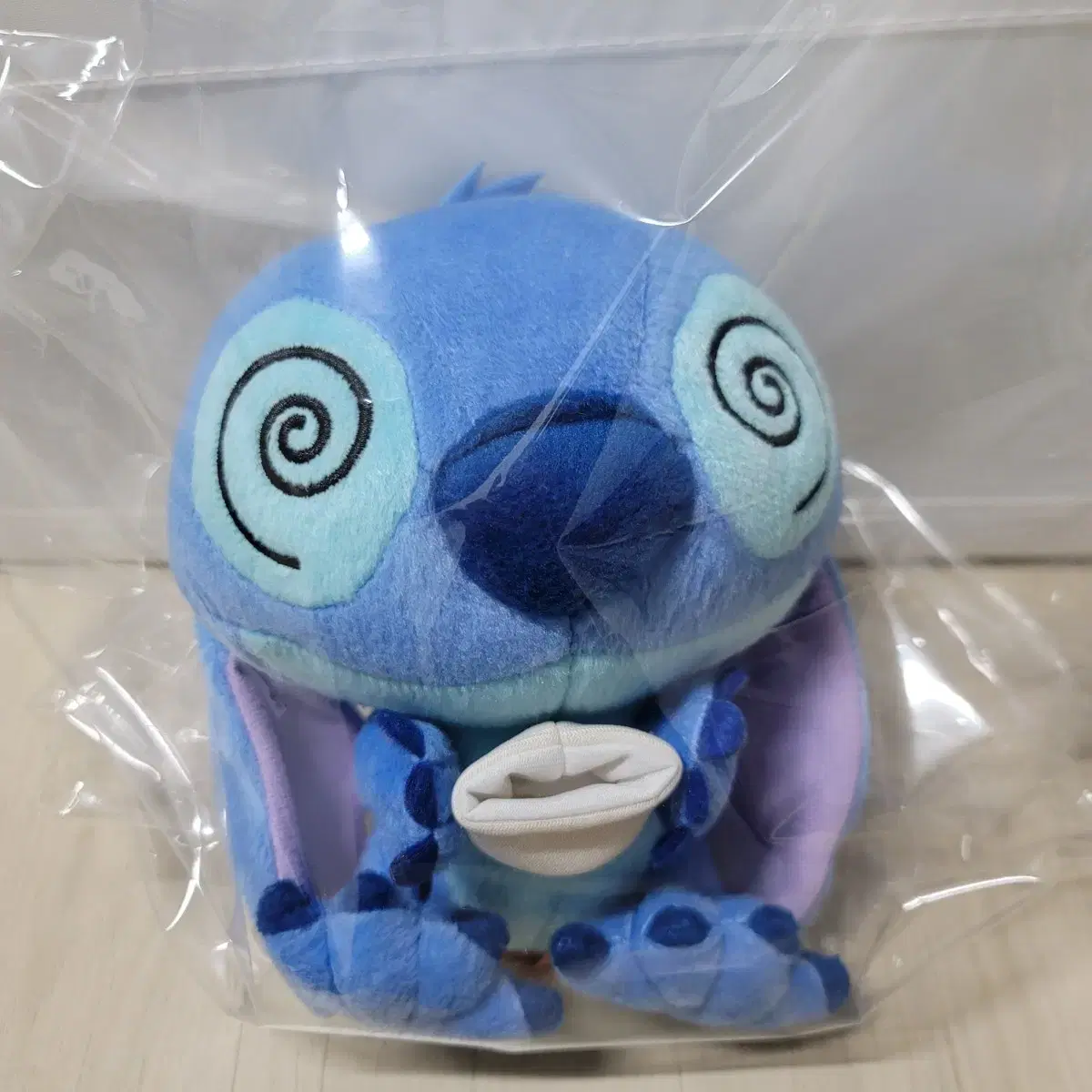 화분을 든 스티치 인형