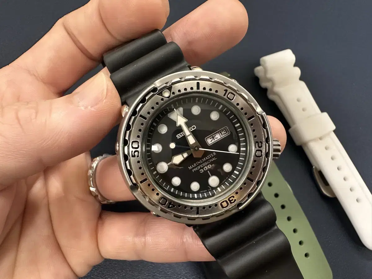 (Completed the app sell ) SEIKO Tuna SBBN017