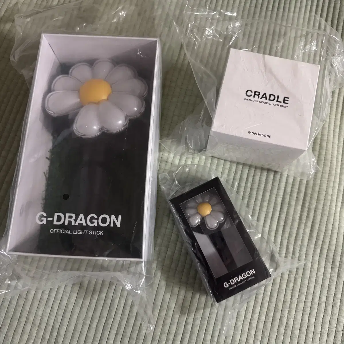 지디 지드래곤 위버멘쉬 팝업 스토어 키링 지디 응원봉 크래들 세트