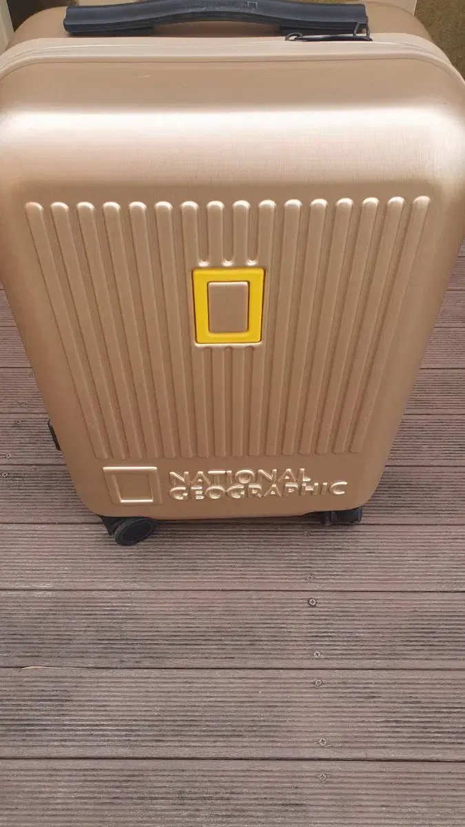 National Geographic Carrier 20-inch Contents Must Read Good #National Safe Delivery#